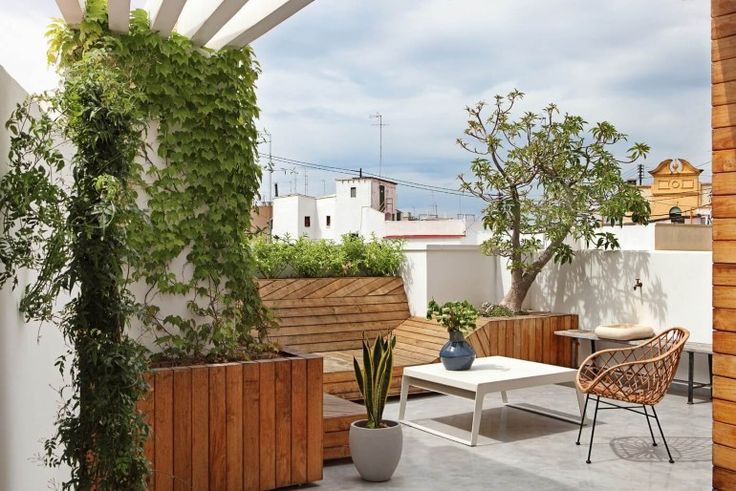 Outdoor space renovation in Valencia